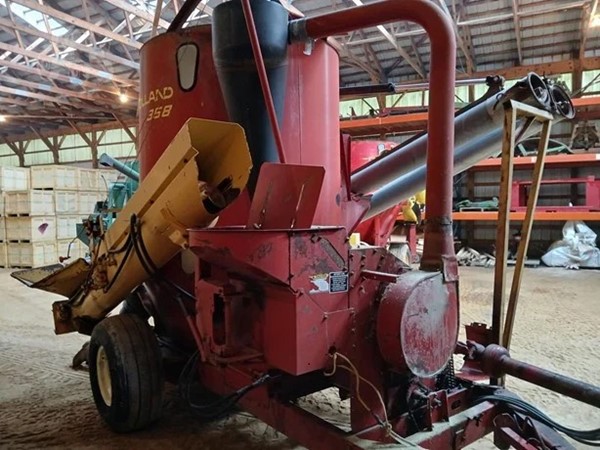 1994 New Holland 358 Feed Grinder Mixer