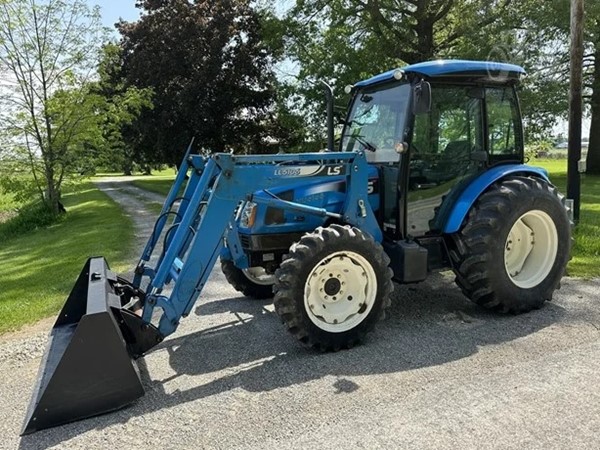 2016 LS XU6168 Utility Tractor